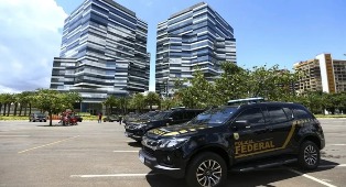 Outra vez isso: Moraes autoriza investigação sobre interferência de Bolsonaro na Polícia Federal.