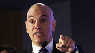 Alexandre Moraes suspende Decisão que destituiu defesa de réus da suposta “trama golpista”.