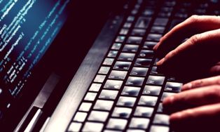 Polícia Civil prende quadrilha que fazia leilões falsos na internet em São Paulo.