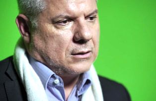 Ex-presidente do INSS se nega a responder perguntas de relator da CPMI que apura as Fraudes.