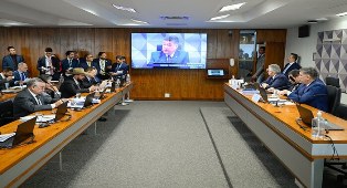 CPMI ouve ex-coordenador do INSS e empresário investigados por desvios.