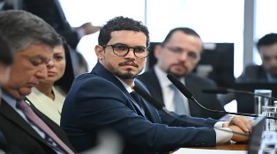 Relator diz: Filho de ex-diretor do INSS intermediou propina no INSS.
