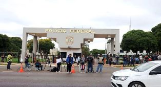 Advogado vai recorrer da decisão absurda que prendeu Bolsonaro.
