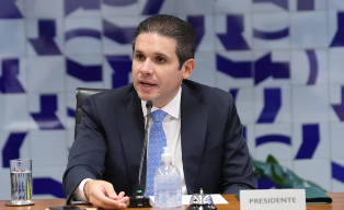 Presidente Hugo Motta critica governo por “falsas narrativas” em relação ao marco legal do combate ao crime organizado.