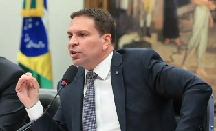 As perseguições continuam: Moraes comunica Câmara sobre perda do Mandato de Alexandre Ramagem.