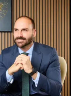 DPU defende rejeição de denúncia da PGR contra Eduardo Bolsonaro.