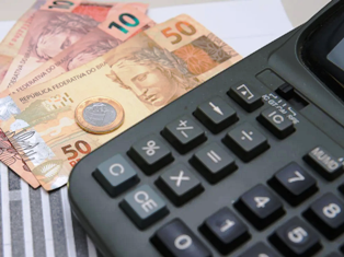 FGV estima : Economia brasileira cresceu insignificante 0,1% no terceiro trimestre.
