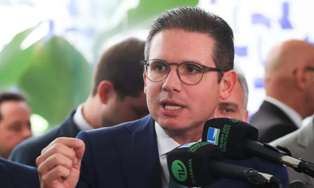 Hugo Motta mantém votação do PL Antifacção mesmo com críticas do governo.