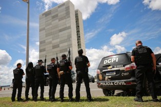 Comissão de Orçamento aprovou reajustes salariais para policiais do Distrito Federal.
