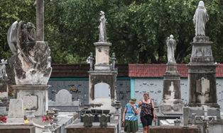 Mortes no Brasil cresceram 4,6% em 2024, maior alta fora anos de Pandemia.