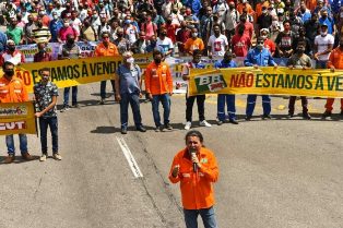 Greve nacional dos petroleiros tem novas adesões.