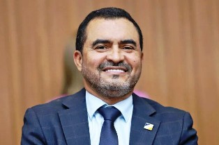 Ministro Nunes Marques derruba Decisão que afastou governador do Tocantins.