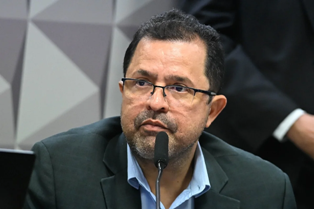 Após condução coercitiva, ex-coordenador do INSS Jucimar Fonseca da Silva depõe na CPMI.