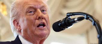 Donald Trump quer tarifar países europeus contrários à compra da Groenlândia.