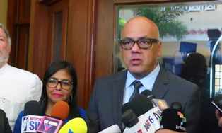 Venezuela diz que já libertou 400 presos, mas a oposição e ONGs contestam.