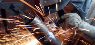 No Brasil a Confiança da Indústria recua pelo 14º mês consecutivo.