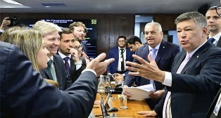 CPMI do INSS aprova quebra de sigilo de Lulinha e convoca André Moura.