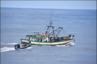 Operação internacional apreende 1,3 t de cocaína em alto mar.