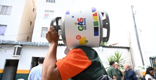 Em ano de Eleição Lula sanciona Programa populista Gás do Povo.