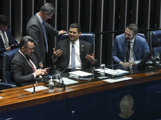 Senado aprovou reestruturação de carreiras do serviço público federal.