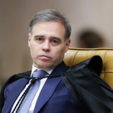 André Mendonça proíbe CPMI do INSS de acessar dados de Vorcaro em sala-cofre.