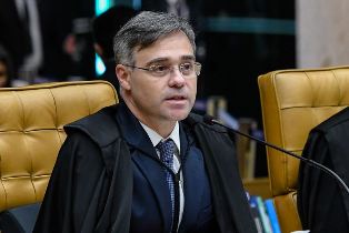 André Mendonça diz que juiz não é estrela e deve assumir responsabilidades.