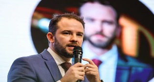 Dario Durigan assume Fazenda sob pressão fiscal e herda gestão fracassada de Haddad.