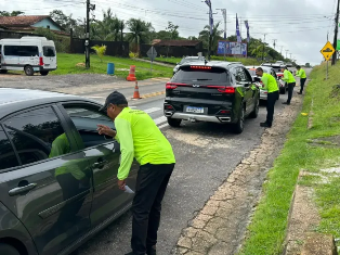 Operação policial deixa visitantes “ilhados” em cartão-postal do Rio de Janeiro.
