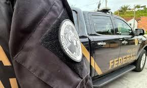 Polícia Federal apreende mais de duas toneladas de maconha prensada no Paraná.
