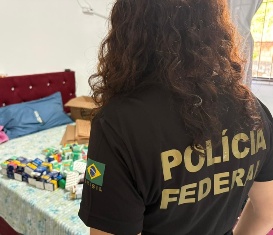 Polícia Federal e Anvisa combatem venda ilegal de medicamentos para emagrecimento.