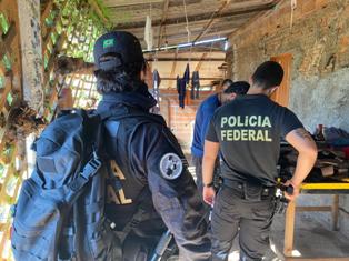 Polícia Federal prendeu suspeito de distribuir imagens de abuso sexual infantil no ES.