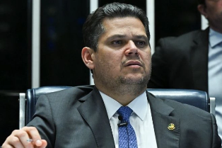 Davi Alcolumbre promulga Dosimetria que beneficia injustiçados pelo 8 de Janeiro.