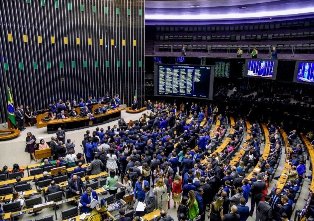 Câmara aprovou novas regras para internação de adolescentes usuários de drogas em situação de risco.