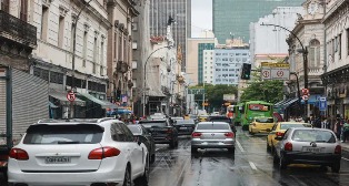 A maioria dos carros roubados está em áreas controladas pelo crime no Rio de Janeiro.