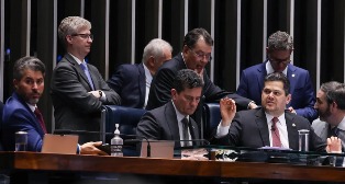 Senado aprovou uso do Fundo do Pré-Sal para dívidas do Agronegócio.