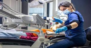 Comissão do Senado aprova novo piso salarial de médicos e dentistas.