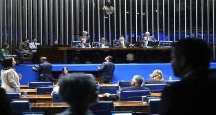 Davi Alcolumbre sugere “melhorar” 6×1 e quer passar PEC por Comissões.