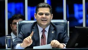 Davi Alcolumbre sinaliza votação da PEC dos agentes de saúde para a próxima semana.