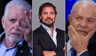 O petista Jaques Wagner anuncia saída forçada da liderança do governo no Senado.