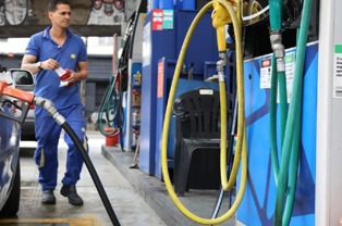 Vendas no comércio cariam 1,5% em Abril.