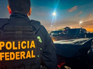 Ex-prefeito e ex-secretário de Polícia Civil são alvos da Polícia Federal no Rio de Janeiro.