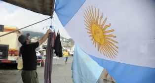 Quase metade dos jovens argentinos vive em vulnerabilidade social – Resultado do socialismo.