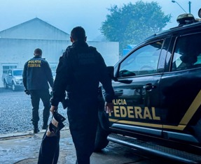 Polícia Federal faz operação no combate a lavagem de dinheiro do grupo terroorista PCC.