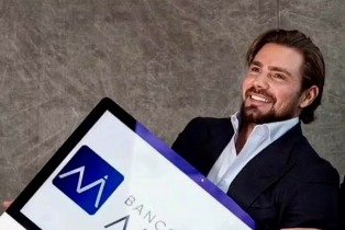Justiça do Rio de Janeiro determina bloqueio de contas do Banco Master.