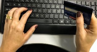 Comércio eletrônico em compras do governo federal foi regulamentado.