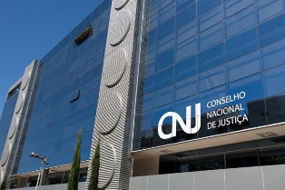 O Sistema agindo:  CNJ afasta ex-juíza da Lava Jato por dois anos!