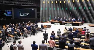 Câmara deve decidir sobre “taxa das blusinhas” criada pelo governo.