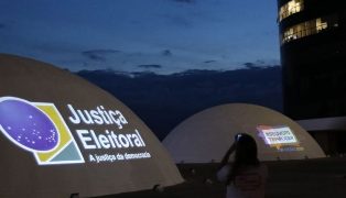 Campanhas eleitorais movimentam dinheiro público e de pessoas físicas.