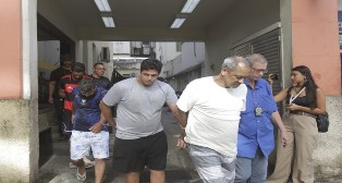 Quatro envolvidos na morte de ciclista espancado no RJ estão presos.