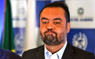Sérgio Cabral é condenado por esquema de regalias durante prisão no Rio de Janeiro.